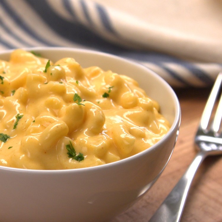 One-Pot Mac & Cheese close-up bowl fork