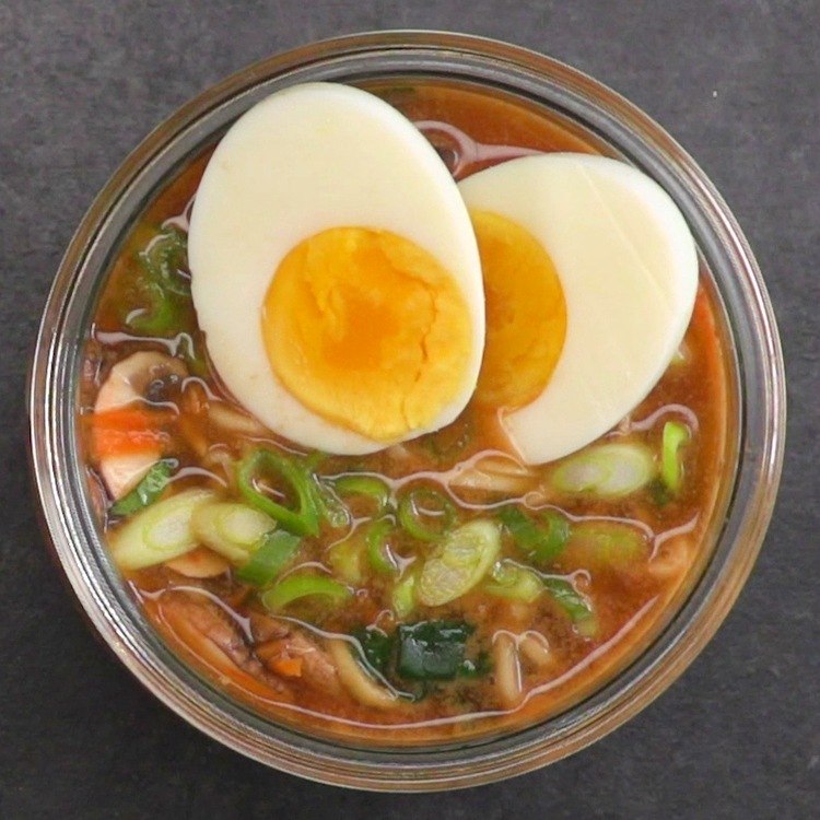 This meal prep idea will save you from lunch fatigue: healthy ramen noodle jars packed with fresh veggies, homemade Asian-style broth, and a hard-boiled egg.