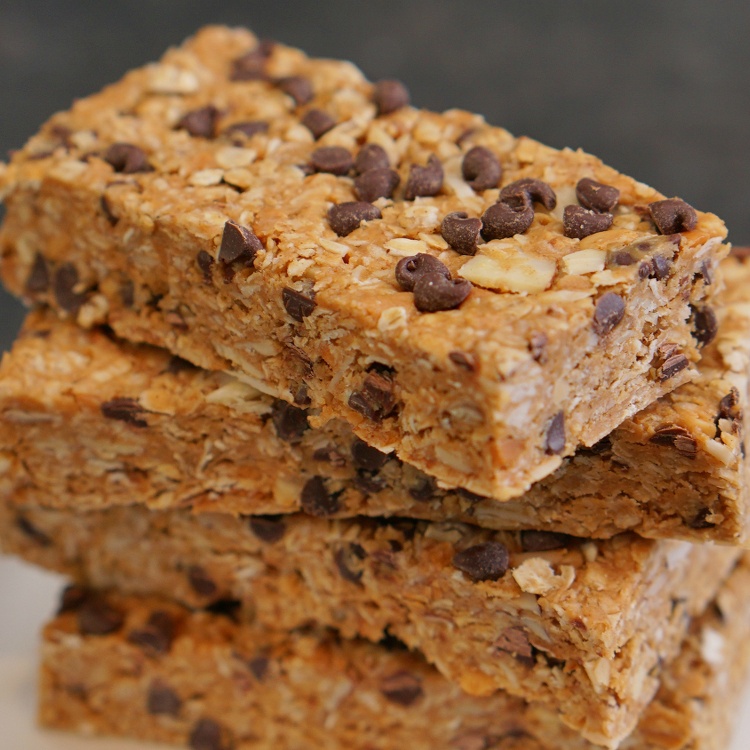 Soft & chewy homemade granola bars full of oats, peanut butter, chocolate chips, almonds, and cinnamon -- better than anything you'll find in a box, bar none.