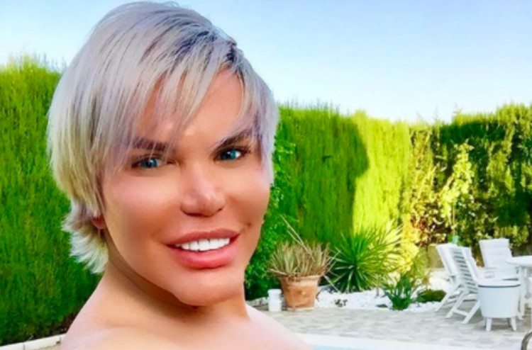 Rodrigo Alves in garden
