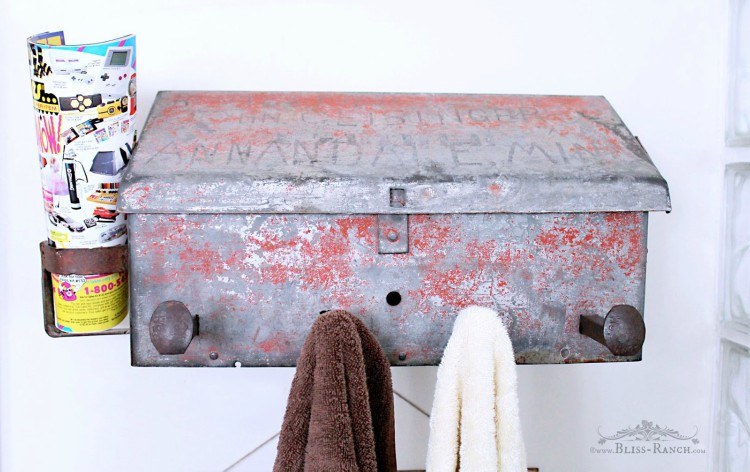 mailbox towel holder