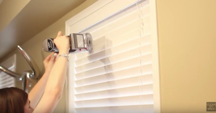 VacuumingBlindsHeader
