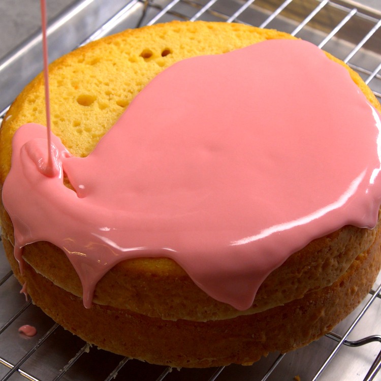 Frost an entire cake in 2 minutes with this life-changing frosting hack that makes cake decorating... a piece of cake!