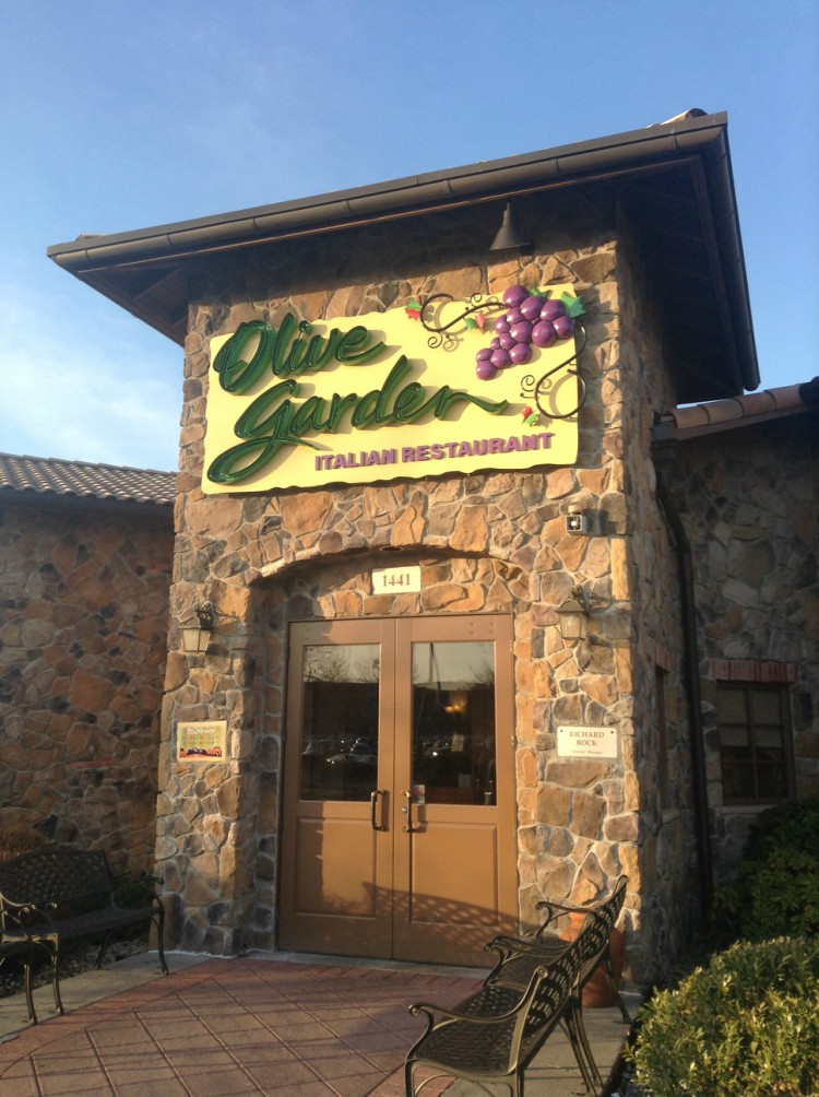 Image of Olive Garden exterior.