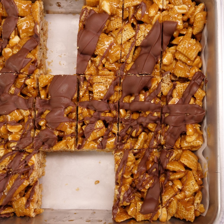 Tempting bars loaded with crispy Chex® cereal, gooey caramel, and rich chocolate & peanut butter. You don't need an oven to make these last-minute party treats.