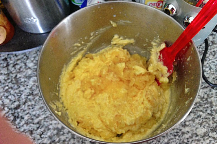 OP LvH Hawaiian Dream Cake Pineapple Frosting Folding