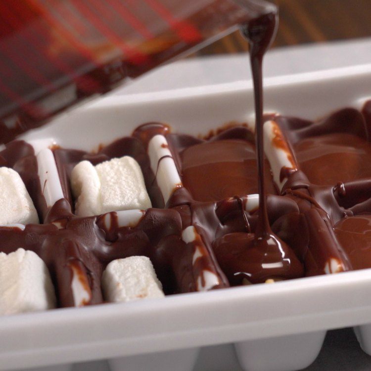 ice_cube_tray_chocolates_pouring
