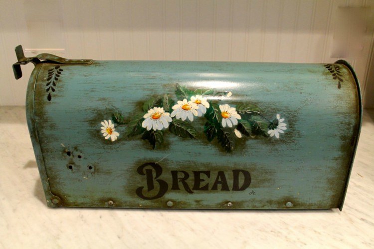 mailbox breadbox