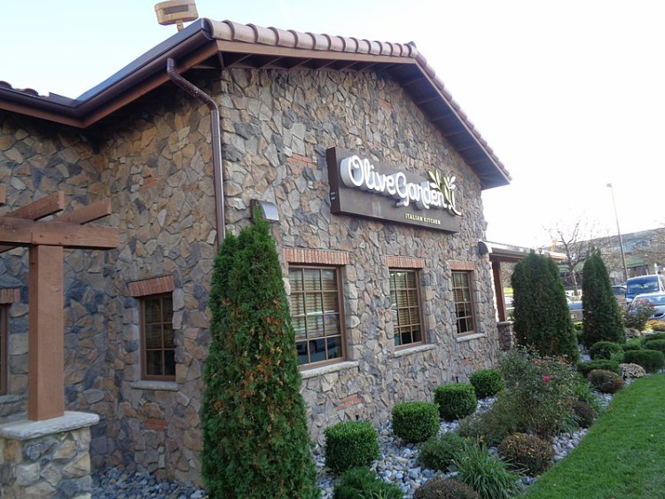Image of Olive Garden exterior.